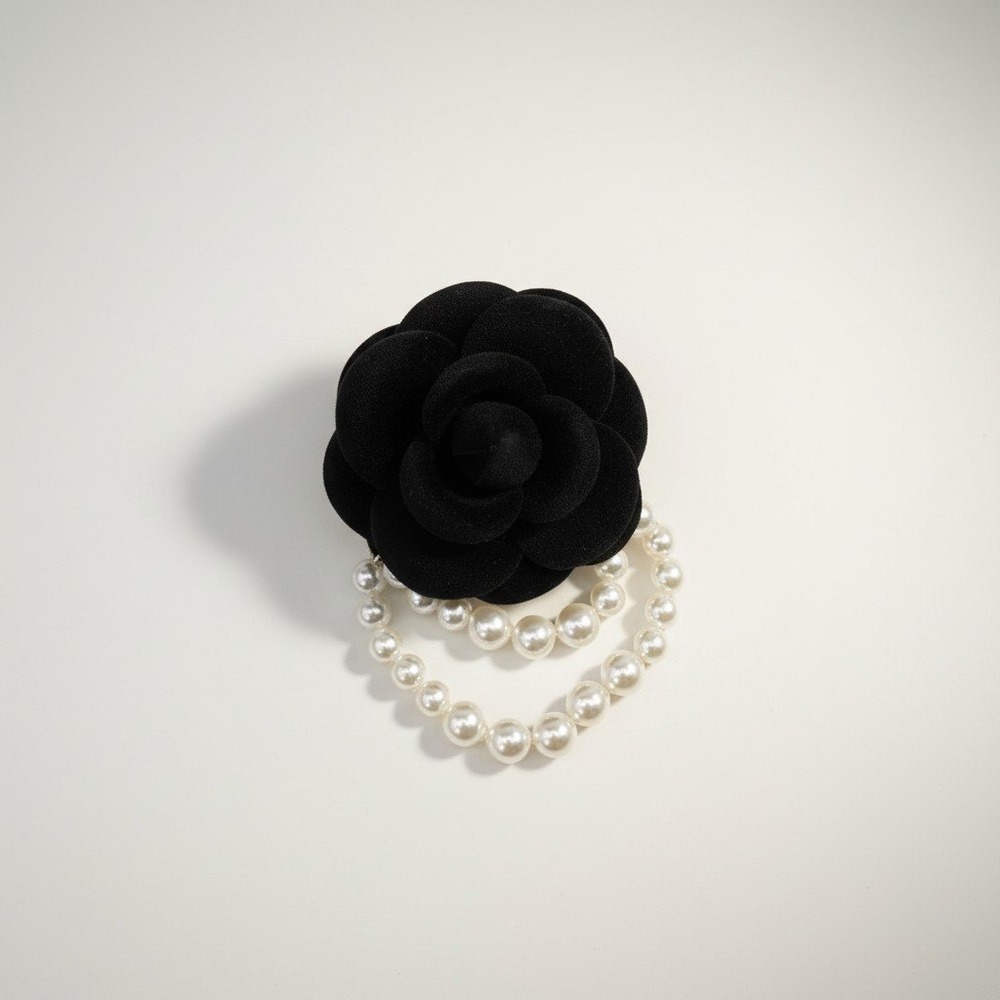 Elegant Black Flower Brooch‎ with Multi-Pearl Cluster – Brand New